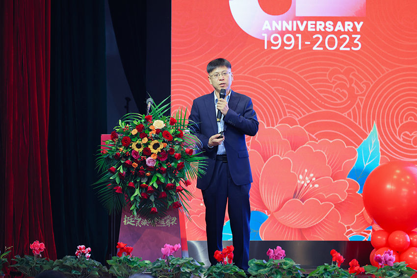 校長(zhǎng).jpg 校長(zhǎng).jpg