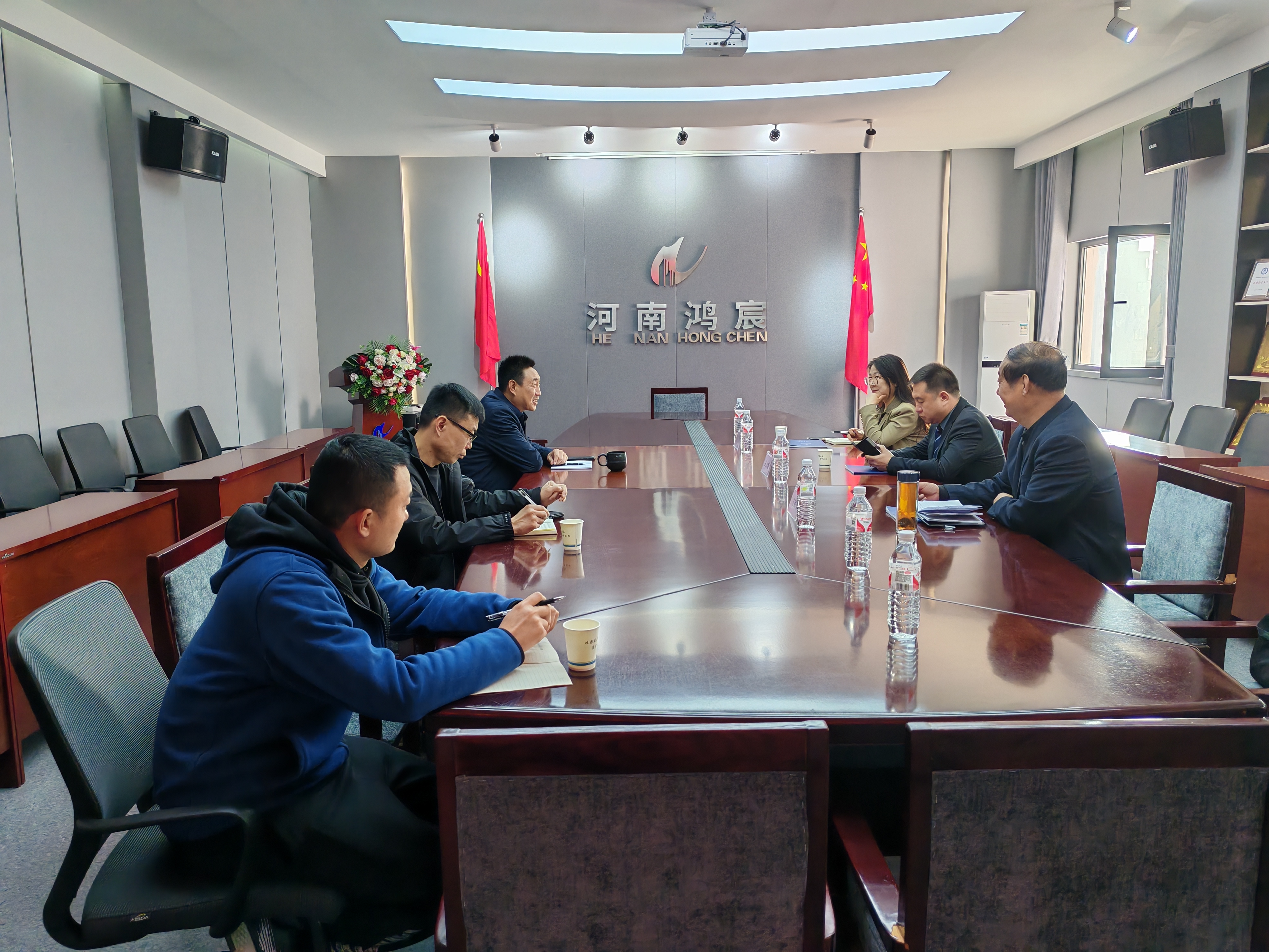 河南修言律師事務(wù)所王占彪一行蒞臨河南鴻宸調(diào)研指導
